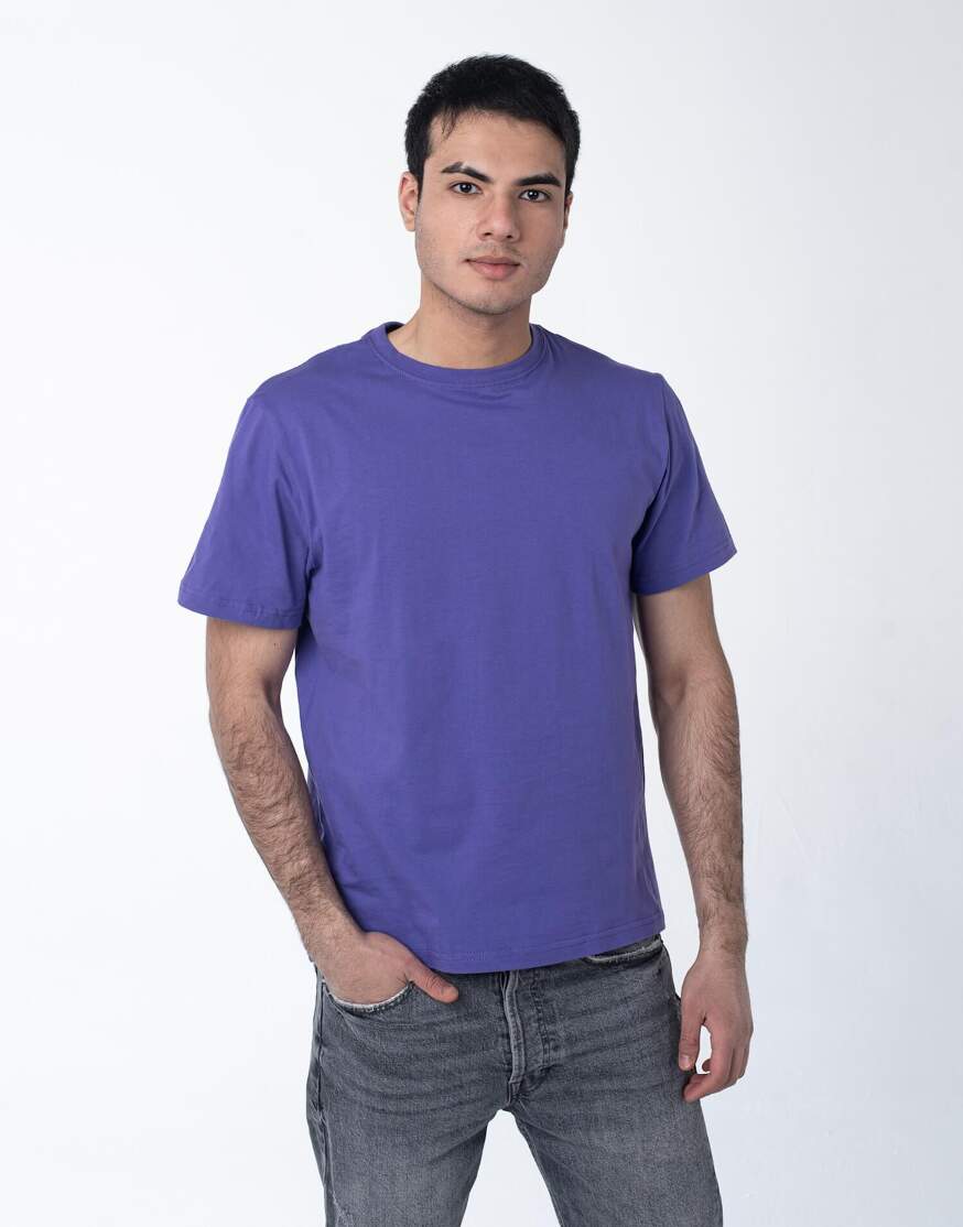Футболка мужская сиреневого цвета оптом